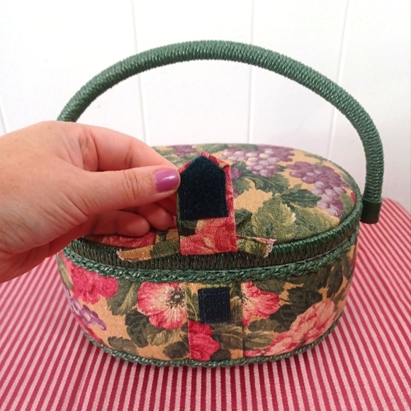 Vintage Sewing Box With Notions - Picture 2 of 14